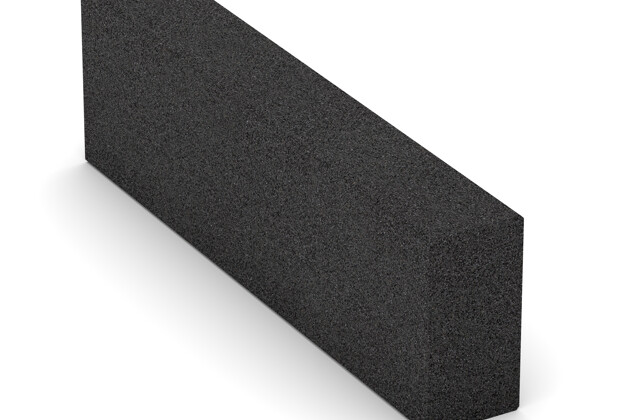 Gummi-Bordstein (Blockstufe) von WARCO im Farbdesign anthrazit mit den Abmessungen 1000 x 300 x 150 mm. Produktfoto von Artikel 2602 in der Aufsicht von schräg vorne.