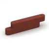Gummi-Randstein von WARCO im Farbdesign Ziegelrot mit den Abmessungen 100 x 15 x 30 cm. Produktfoto von Artikel 6640 in der Aufsicht von schräg vorne.