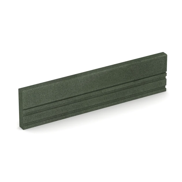 Rubberen boordsteen von WARCO im Farbdesign Grasgroen mit den Abmessungen 100 × 5 × 25 cm. Produktfoto von Artikel 3786 in der Aufsicht von schräg vorne.