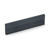 Rubberen boordsteen von WARCO im Farbdesign Leisteengrijs mit den Abmessungen 100 × 5 × 25 cm. Produktfoto von Artikel 6213 in der Aufsicht von schräg vorne.