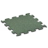 Fitness Max Floor System von WARCO im Farbdesign Englischer Rasen mit den Abmessungen 98 x 98 × 1,8 cm. Produktfoto von Artikel 6870 in der Aufsicht von schräg vorne.