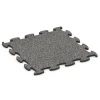 Fitness Active vloertegel von WARCO im Farbdesign Donkergrijs graniet mit den Abmessungen 98 x 98 x 2,8 cm. Produktfoto von Artikel 6850 in der Aufsicht von schräg vorne.