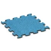 Fitness Active vloertegel von WARCO im Farbdesign Atlantisch mit den Abmessungen 98 x 98 x 2,8 cm. Produktfoto von Artikel 6857 in der Aufsicht von schräg vorne.