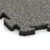 Detailaufnahme der Randausprägung von WARCO-Produkt 2628, Fallschutz-Puzzlematte, Format 500 x 500 x 30 mm, Farbe Grauer Granit.