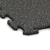 Detailaufnahme der Randausprägung von WARCO-Produkt 0314, Bodenschutzmatte 1,8 cm – Fitness, Format 100 x 100 x 1,8 cm | 1,00 m², Farbe Dunkelgrauer Granit.