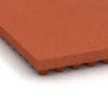 Detailaufnahme der Randausprägung von WARCO-Produkt 3644, Stallmatte Luxus, Format 100 × 50 × 5,5 cm, Farbe Ziegelrot.