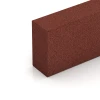 La vue détaillée sur les bords du produit WARCO 7029, Bloc de marche en caoutchouc, au format 100 x 30 x 15 cm, en couleur Rouge brique.