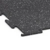 Detailaufnahme der Randausprägung von WARCO-Produkt 6452, Fitnessboden Kompakt, Format 100 × 100 × 0,8 cm, Farbe Leicht Grau Gesprenkelt.