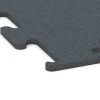 Detailaufnahme der Randausprägung von WARCO-Produkt 6159, Fitness Performance Elite Trainingsvloer, Format 100 x 100 x 1,5 cm | 1,00 m², Farbe Varengroen.