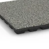 Detailaufnahme der Randausprägung von WARCO-Produkt 6432, Fallschutzplatte – 160 cm, Format 50 x 50 x 4,8 cm, Farbe Grauer Granit.