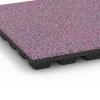Detailaufnahme der Randausprägung von WARCO-Produkt 6436, Fallschutzplatte – 160 cm, Format 50 x 50 x 4,8 cm, Farbe Lavendel.