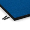Detailaufnahme der Randausprägung von WARCO-Produkt 6220, Rubberen speelplaatstegels, Format 50 x 50 x 4 cm, Farbe Hemelsblauw.