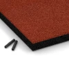Detailaufnahme der Randausprägung von WARCO-Produkt 6197, Fallschutzplatten, Format 50 x 50 x 4,5 cm, Farbe Ziegelrot.