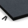 Detailaufnahme der Randausprägung von WARCO-Produkt 6224, Fallschutzplatten, Format 50 x 50 x 4,5 cm, Farbe Schiefergrau.