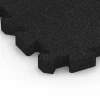 Detailaufnahme der Randausprägung von WARCO-Produkt 6980, Ballspielplatte, Format 50 x 50 x 4 cm | 0,25 m², Farbe Anthrazit.