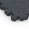 Detailaufnahme der Randausprägung von WARCO-Produkt 6996, Fitnesstegel, Format 50 x 50 x 4 cm | 0,25 m², Farbe Leisteengrijs.