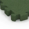 La vue détaillée sur les bords du produit WARCO 6407, Dalle amortissante – 220 cm, au format 50 x 50 x 6 cm | 0,25 m², en couleur Vert herbe.