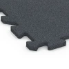 La vue détaillée sur les bords du produit WARCO 6986, Dalle de sol fitness, au format 50 x 50 x 2 cm | 0,25 m², en couleur Gris ardoise.