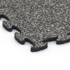 Detailaufnahme der Randausprägung von WARCO-Produkt 6751, Spielmatte, Format 44,6 x 44,6 x 1,8 cm, Farbe Dunkelgrauer Granit.