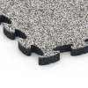 La vue détaillée sur les bords du produit WARCO 6941, Dalle de terrasse, au format 44,6 x 44,6 × 2,8 cm, en couleur Granit gris.