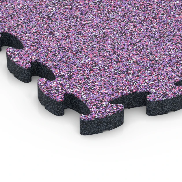 Detailaufnahme der Randausprägung von WARCO-Produkt 6954, Sportveldtegel rubber, Format 44,6 x 44,6 × 2,8 cm, Farbe Lavendel.