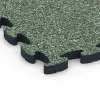 Detailaufnahme der Randausprägung von WARCO-Produkt 6879, Fitness Max Floor System, Format 44,6 x 44,6 × 2,8 cm, Farbe Englischer Rasen.