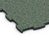 Detailaufnahme der Randausprägung von WARCO-Produkt 6852, Fitness Active vloertegel, Format 97,1 x 97,1 x 2,8 cm, Farbe Engels gazon.