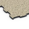 Detailaufnahme der Randausprägung von WARCO-Produkt 6856, Fitness Active vloertegel, Format 97,1 x 97,1 x 2,8 cm, Farbe Travertin.