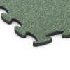 La vue détaillée sur les bords du produit WARCO 6888, Dalle Fitness Max, au format 97,1 x 97,1 x 2,8 cm, en couleur Gazon anglais.
