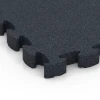 Detailaufnahme der Randausprägung von WARCO-Produkt 6965, Fitness Premium studiovloer, Format 28,9 x 28,9 x 2,8 cm, Farbe Antraciet.