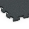 Detailaufnahme der Randausprägung von WARCO-Produkt 6966, Fitness Premium studiovloer, Format 45,9 x 45,9 x 1,8, Farbe Antraciet.