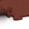 Le gros plan sur le système de connexion des revêtements de sol WARCO 0189 - Tapis de fitness 18 mm en couleur Rouge brique. Les dimensions 500 x 500 x 18 mm.