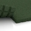 Großaufnahme vom Verbindungssystem von WARCO-Boden 3642 - Stalmat HD im Farbdesign Grasgroen. Abmessungen 100 x 100 x 4 cm.