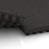 Großaufnahme vom Verbindungssystem von WARCO-Boden 3643 - Luxe stalmat im Farbdesign Antraciet. Abmessungen 100 × 50 × 5,5 cm.