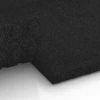 Großaufnahme vom Verbindungssystem von WARCO-Boden 6648 - Stallplatte Luxus im Farbdesign Anthrazit. Abmessungen 100 x 50 x 5 cm.
