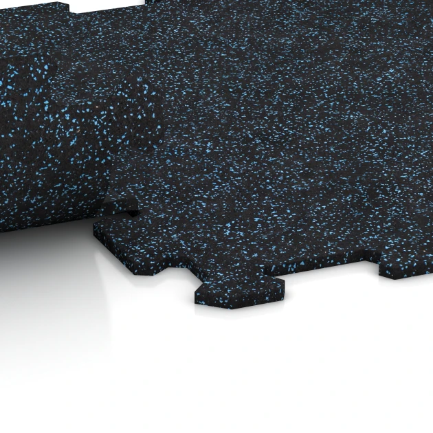 Großaufnahme vom Verbindungssystem von WARCO-Boden 0917 - Fitnessvloer Compact im Farbdesign Licht blauw gespikkeld. Abmessungen 485 x 485 x 8 mm | 0,235 m².