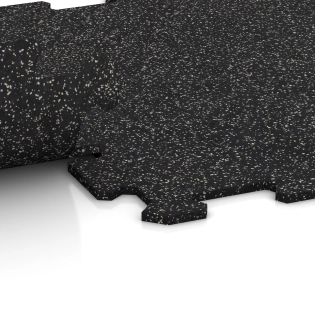 Le gros plan sur le système de connexion des revêtements de sol WARCO 0920 - Sol de Fitness Compact en couleur Gris doux moucheté. Les dimensions 485 x 485 x 8 mm | 0,235 m².