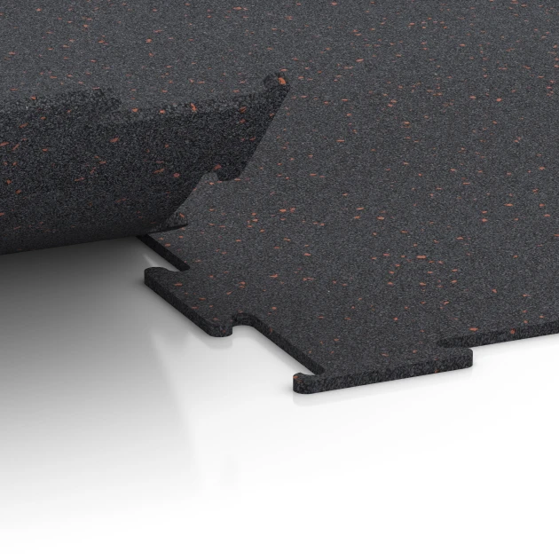 Großaufnahme vom Verbindungssystem von WARCO-Boden 6456 - Fitnessboden Kompakt im Farbdesign Leicht Rot Gesprenkelt. Abmessungen 50 × 50 × 0,8 cm.