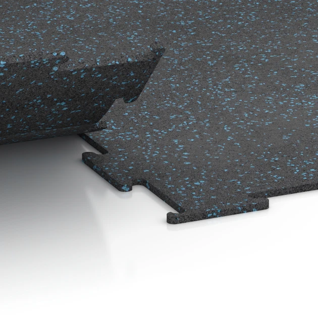 Großaufnahme vom Verbindungssystem von WARCO-Boden 6457 - Fitnessboden Kompakt im Farbdesign Leicht Blau Gesprenkelt. Abmessungen 50 × 50 × 0,8 cm.