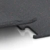 Großaufnahme vom Verbindungssystem von WARCO-Boden 3769 - Fitness Performance Elite Trainingsboden im Farbdesign Leicht Rot Gesprenkelt. Abmessungen 50 x 50 x 1,5 cm | 0,25 m².