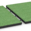 Großaufnahme vom Verbindungssystem von WARCO-Boden 6129 - Speelplaatstegel – 95 cm im Farbdesign Lindegroen. Abmessungen 50 x 50 x 3 cm | 0,25 m².