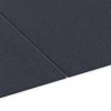 Großaufnahme vom Verbindungssystem von WARCO-Boden 6177 - Fitness Performance Elite Trainingsboden im Farbdesign Anthrazit. Abmessungen 100 × 100 × 1 cm.