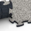 Großaufnahme vom Verbindungssystem von WARCO-Boden 6752 - Speelmat im Farbdesign Grijs graniet. Abmessungen 44,6 x 44,6 x 1,8 cm.