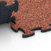 Le gros plan sur le système de connexion des revêtements de sol WARCO 6917 - Dalle clipsable sol d'exposition en couleur Etna. Les dimensions 44,6 x 44,6 x 1,8 cm.