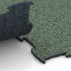 Großaufnahme vom Verbindungssystem von WARCO-Boden 6807 - Hundesportboden im Farbdesign Englischer Rasen. Abmessungen 97,1 x 97,1 × 1,8 cm.