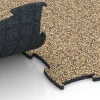 Le gros plan sur le système de connexion des revêtements de sol WARCO 6840 - Fitness Active dalle en couleur Rattan. Les dimensions 97,1 x 97,1 × 1,8 cm.
