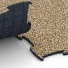 Le gros plan sur le système de connexion des revêtements de sol WARCO 6876 - Dalle Fitness Max en couleur Rattan. Les dimensions 97,1 x 97,1 × 1,8 cm.