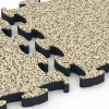 Le gros plan sur le système de connexion des revêtements de sol WARCO 6883 - Dalle Fitness Max en couleur Travertin. Les dimensions 44,6 x 44,6 × 2,8 cm.