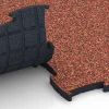 Großaufnahme vom Verbindungssystem von WARCO-Boden 6890 - Fitness Max vloersysteem im Farbdesign Etna. Abmessungen 97,1 x 97,1 x 2,8 cm.