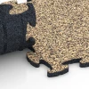 Großaufnahme vom Verbindungssystem von WARCO-Boden 6777 - Poolumrandung im Farbdesign Rattan Lounge. Abmessungen 28,9 x 28,9 x 1,8 cm.